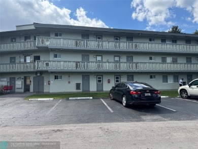 Lake Condo For Sale in Plantation, Florida