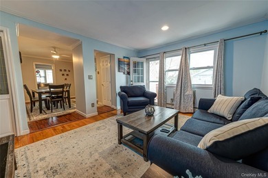 Customized second story corner unit in pristine condition - photo 2