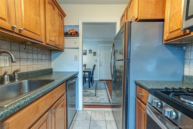 Customized second story corner unit in pristine condition - photo 10