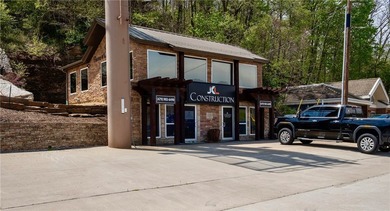 Here it is, possibly the nicest office in NWA. You can see the - photo 12