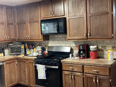 House with a barn and 2.90 Acres!! Fenced property and a small - photo 20
