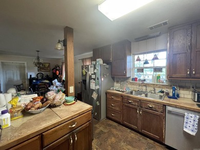House with a barn and 2.90 Acres!! Fenced property and a small - photo 25