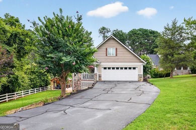 Nestled in a charming 8-home community, this well-maintained - photo 1