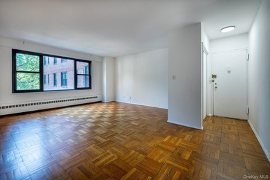 Rarely available 2 bedroom conveniently locate at the Mutal in - photo 2