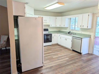 Location, Location, Location Move and ready 3-bedroom, 2-bath - photo 33