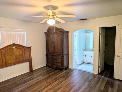 Location, Location, Location Move and ready 3-bedroom, 2-bath - photo 50