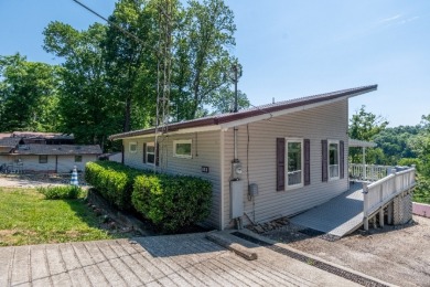 Waterfront, Central location & Rental friendly Neighborhood! - photo 1