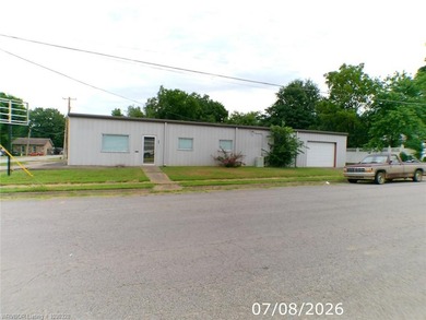 Close to the center of town. 3,200 sq ft office space, contains - photo 1