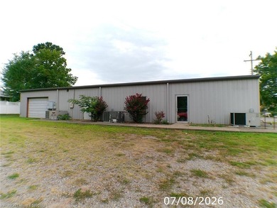 Close to the center of town. 3,200 sq ft office space, contains - photo 2