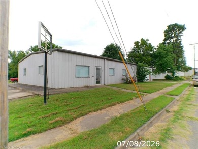 Close to the center of town. 3,200 sq ft office space, contains - photo 5