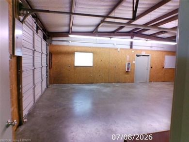 Close to the center of town. 3,200 sq ft office space, contains - photo 10