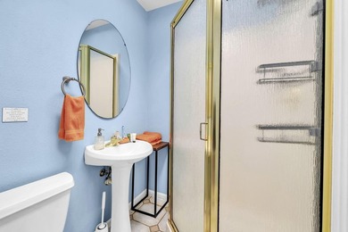Discover the perfect blend of location, comfort, and investment - photo 11