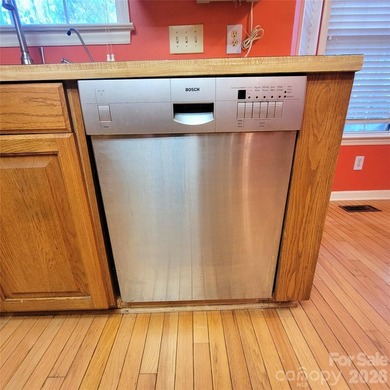 **PRICE REDUCED $100,000 FOR QUICK CLOSING!**Highly sought after - photo 13