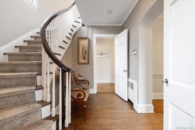 Welcome to this lovely side hall colonial boasting 4 bedrooms, 3 - photo 3