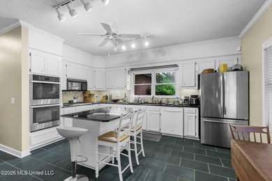 Welcome to this well-designed & built Patio Home, conveniently & - photo 12