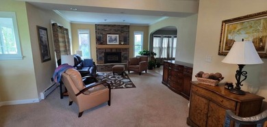 This light-filled 6-bed, 4-bath vintage home on Riverside Drive - photo 3