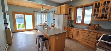 This light-filled 6-bed, 4-bath vintage home on Riverside Drive - photo 7