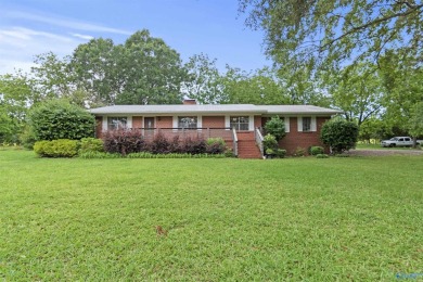 Lake Home For Sale in Guntersville, Alabama