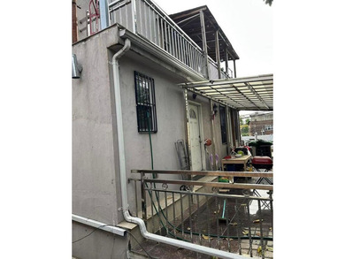 Exceptional mixed-use property in the heart of Flushing. This - photo 7