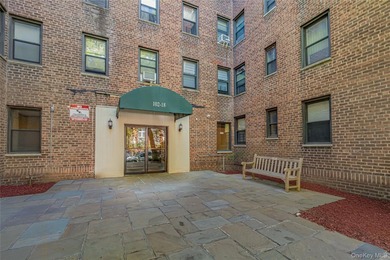 Two Bedrooms Co-op Unit in Great Location! Hardwood Floors - photo 3