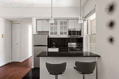 Residence 1017 is a sunlit, city-facing 1-bedroom nestled in the - photo 3