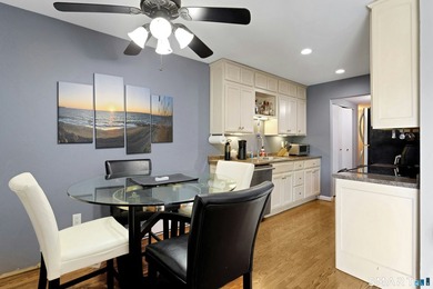 A commuters delight! This top floor 2 bedroom condo located in - photo 8