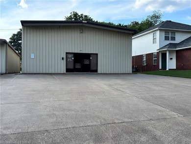 3200 SQ foot, Heated and Cooled commercial building, with Great - photo 7