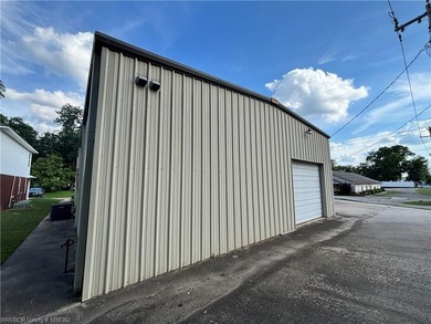3200 SQ foot, Heated and Cooled commercial building, with Great - photo 9