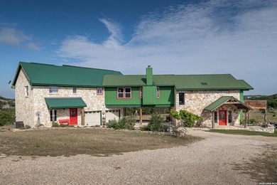 Come and see this beautiful custom built home in the Texas Hill - photo 2