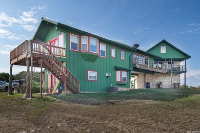 Come and see this beautiful custom built home in the Texas Hill - photo 5
