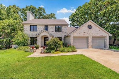 Welcome to this traditional home in Fianna Hills featuring two - photo 1