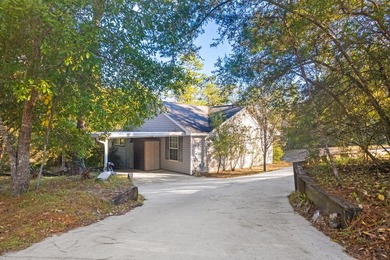 Welcome to your lakefront retreat! This 3BR/2BA home sits on a - photo 5