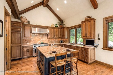 Welcome to The Silver Pine, an elegant mountain retreat just 1.2 - photo 12
