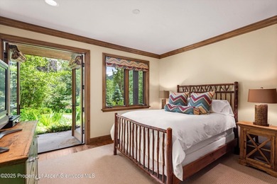 Welcome to The Silver Pine, an elegant mountain retreat just 1.2 - photo 24