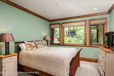 Welcome to The Silver Pine, an elegant mountain retreat just 1.2 - photo 25