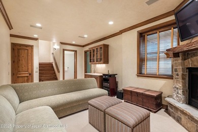 Welcome to The Silver Pine, an elegant mountain retreat just 1.2 - photo 26