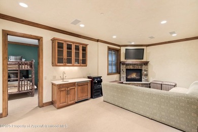 Welcome to The Silver Pine, an elegant mountain retreat just 1.2 - photo 28