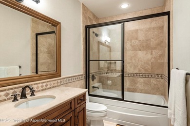 Welcome to The Silver Pine, an elegant mountain retreat just 1.2 - photo 33