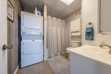Waterfront, Central location & Rental friendly Neighborhood! - photo 26
