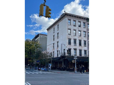 The prime space located in Hell's Kitchen area. Two Stores Plus - photo 2