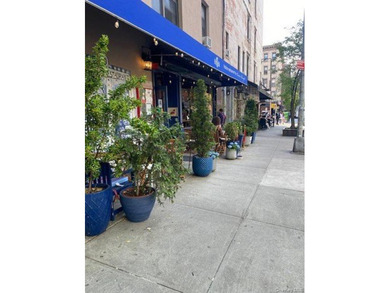 The prime space located in Hell's Kitchen area. Two Stores Plus - photo 4