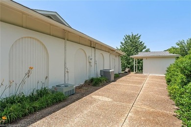 Gorgeous new listing on Free Ferry Circle. This estate-size home - photo 7
