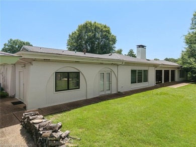 Gorgeous new listing on Free Ferry Circle. This estate-size home - photo 9