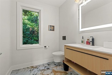 Beautiful, exceptionally bright, & meticulously maintained, this - photo 15