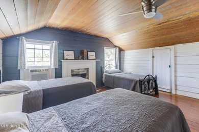 The Oldest Home in Woolmarket | Historic Riverfront Estate | 2+ - photo 22