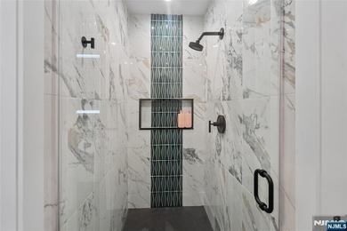 Beautiful, exceptionally bright, & meticulously maintained, this - photo 30