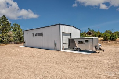 2400 sf shop with over-sized drive through bay doors. 18' eaves - photo 2