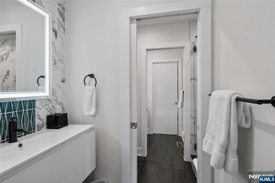Beautiful, exceptionally bright, & meticulously maintained, this - photo 32