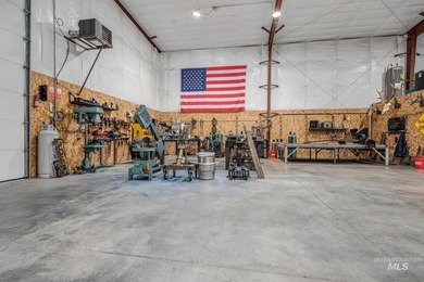 2400 sf shop with over-sized drive through bay doors. 18' eaves - photo 6