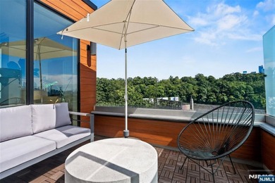 Beautiful, exceptionally bright, & meticulously maintained, this - photo 41